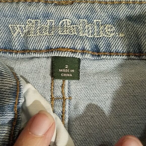 Wild Fable sz 2 distressed blue jean shorts - Picture 2 of 6